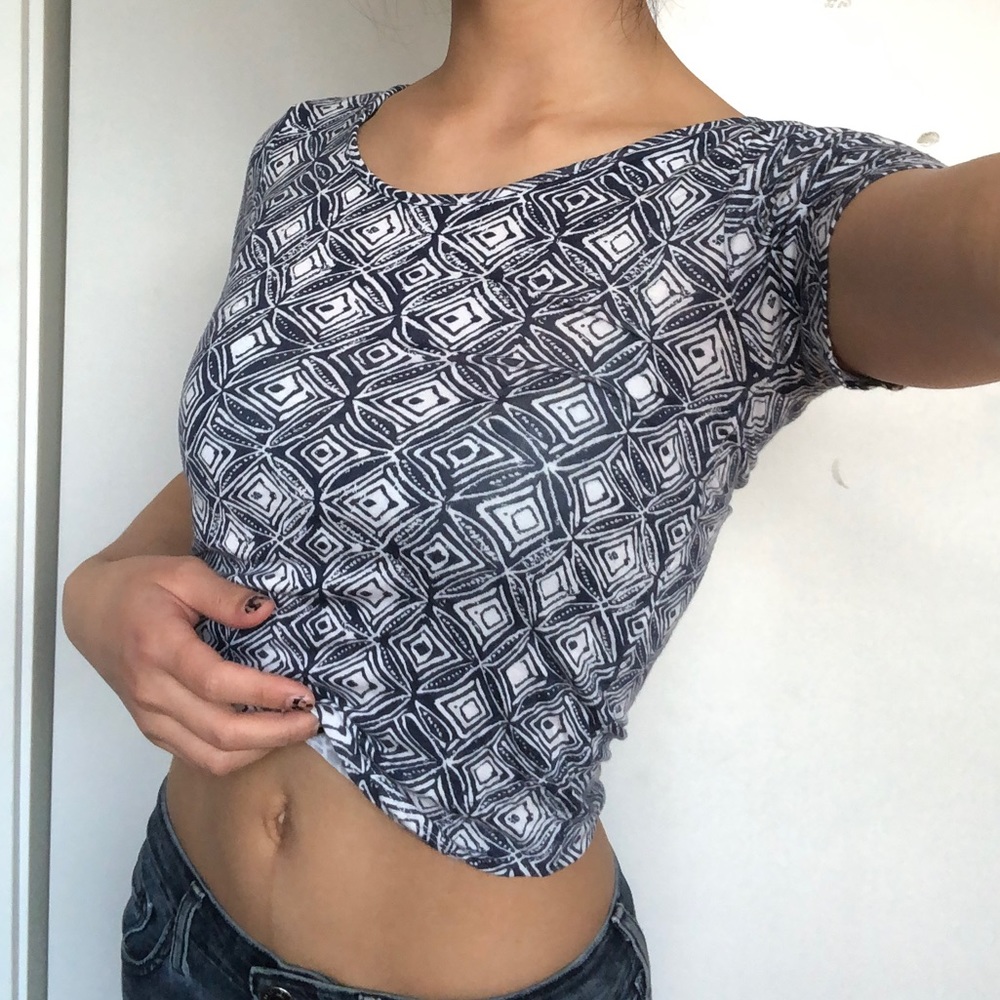 AEROPOSTALE TIGHT-FITTED TEE